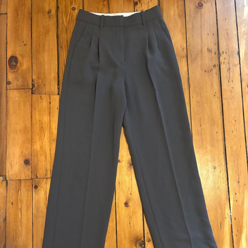 Aritzia Effortless Pant 4 Short